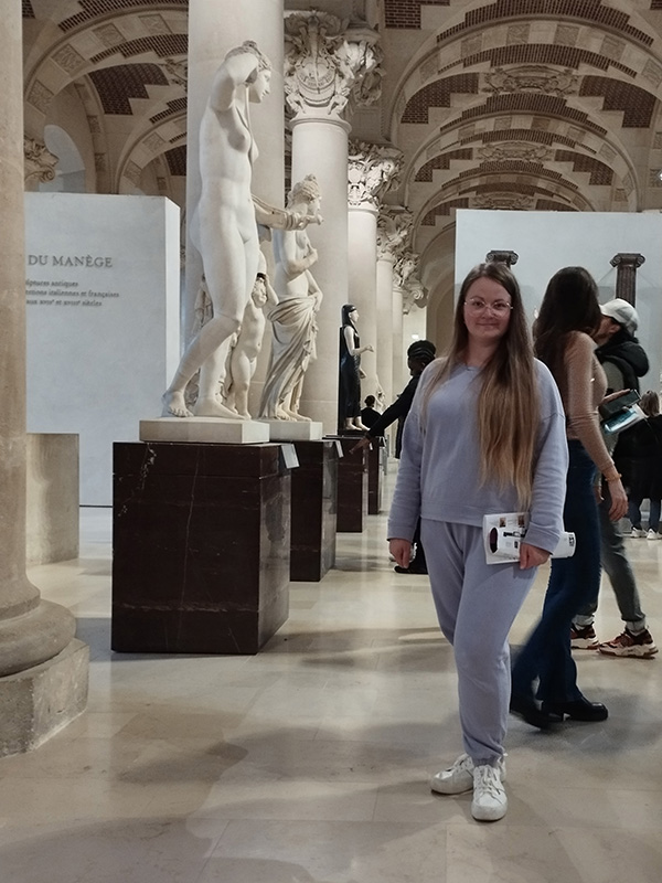 The Louvre Through the Artist's Eyes. Anna Mamchur