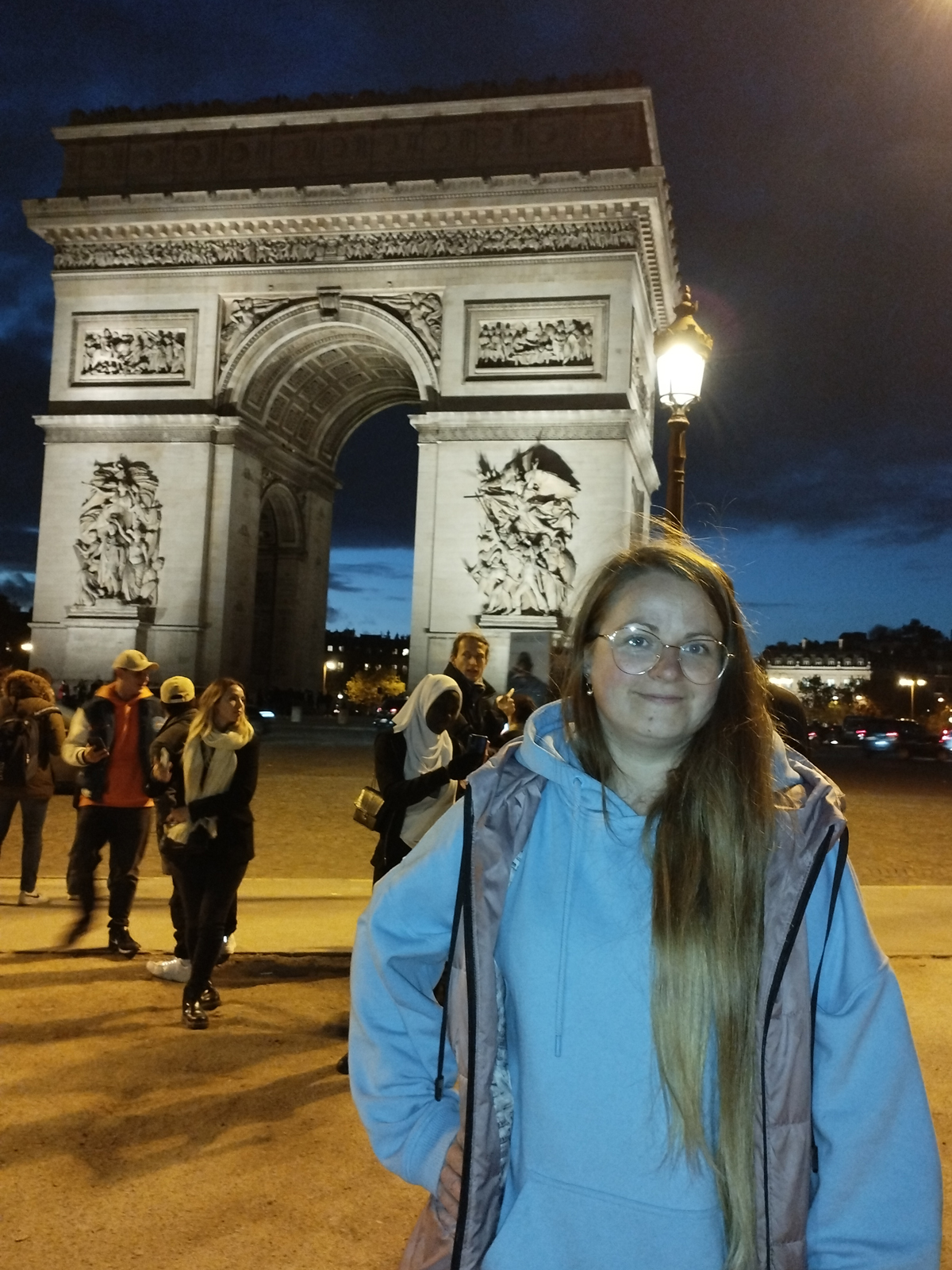 The Arc de Triomphe in evening light. Space compresses into a silhouette — Paris, Anna Mamchur