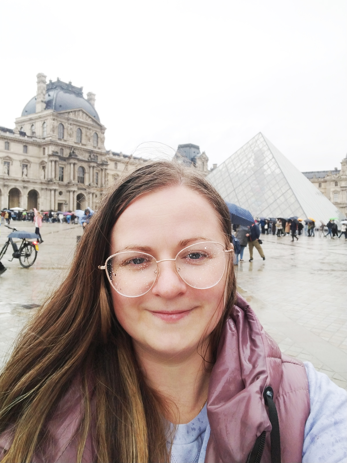 The Louvre on a rainy day. The glass pyramid as a pause between eras — Paris, Anna Mamchur