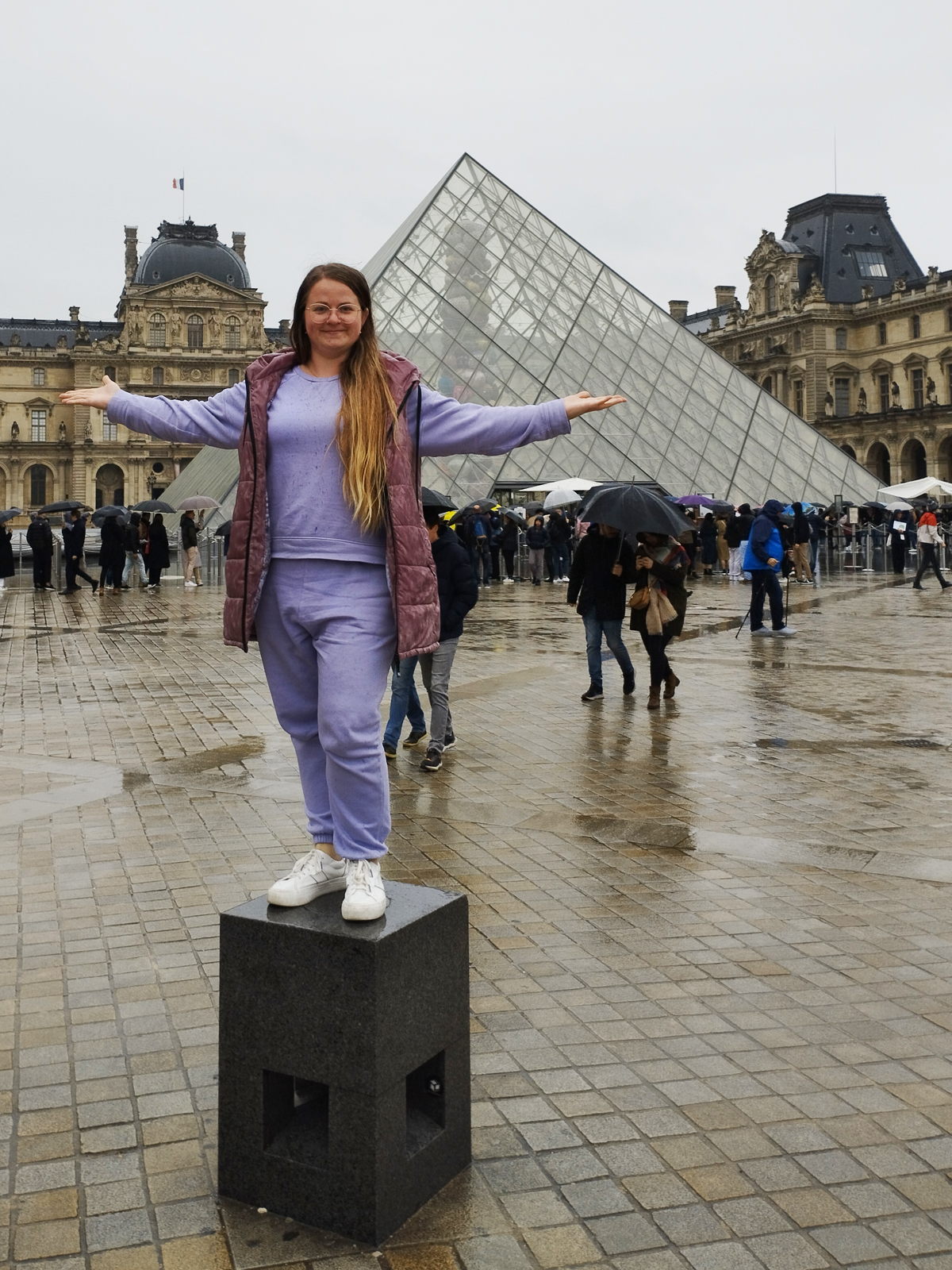 The Louvre and the glass pyramid. A space that disciplines the gaze and shapes distance — Paris, Anna Mamchur