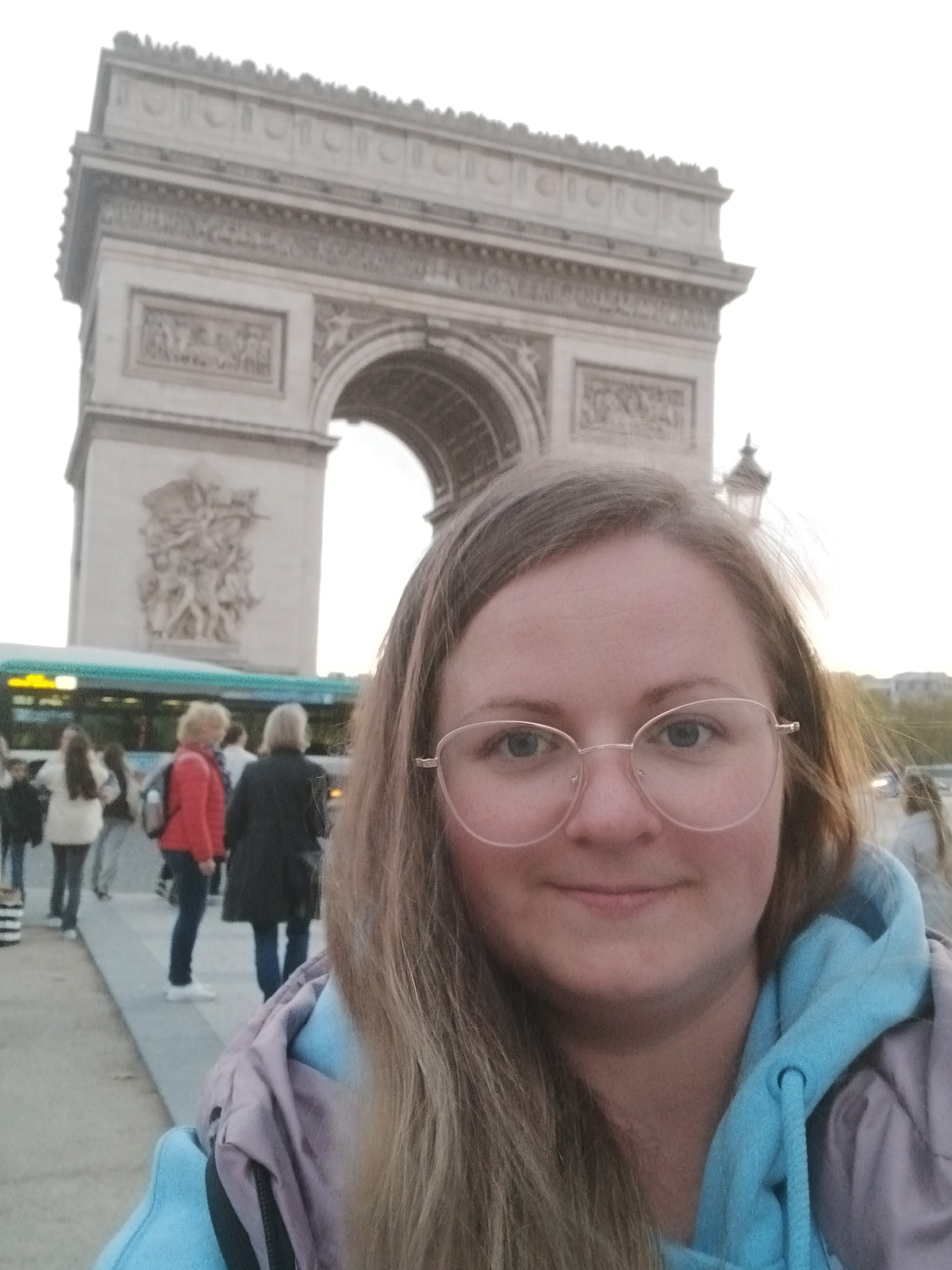 The Arc de Triomphe and the urban movement around it. An axis that organises space.
