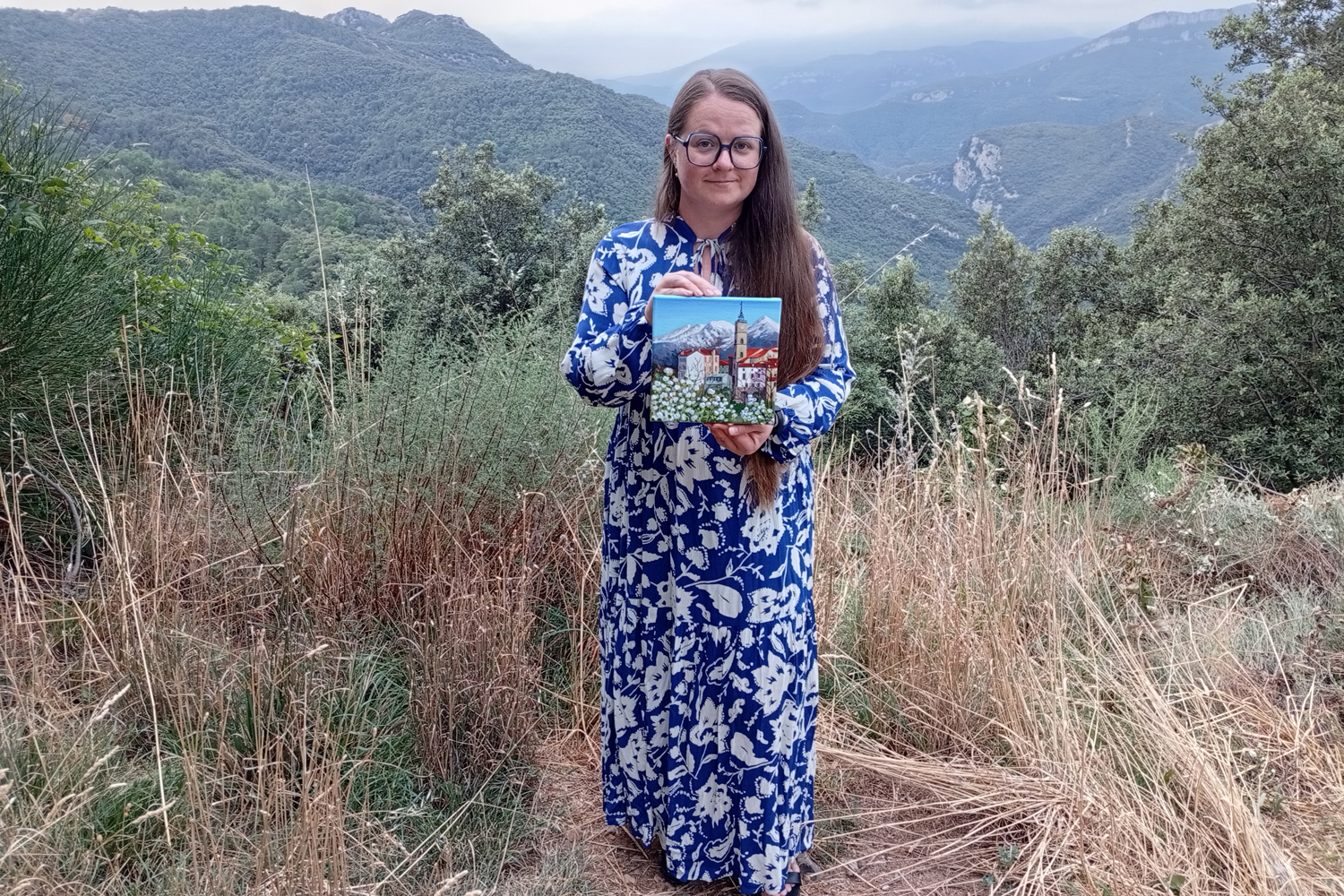 Printemps dans un village de montagne — peinture acrylique par Anna Mamchur — dans les mains de l’artiste