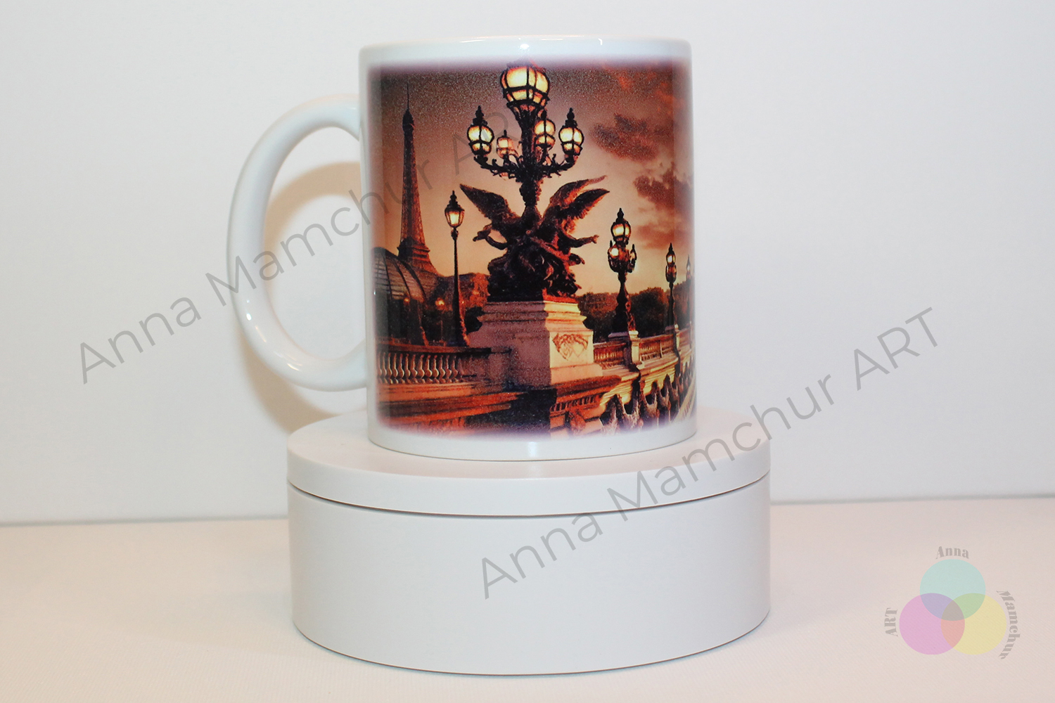 Tazza con vista sul Pont Alexandre III - 000PAG01M. Design originale di Anna Mamchur