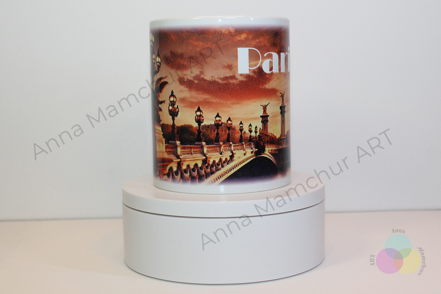 Tazza con vista sul Pont Alexandre III - 000PAG01M. Design originale di Anna Mamchur