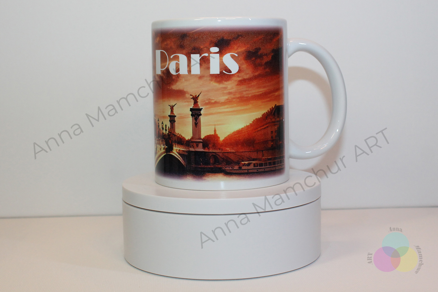 Tazza con vista sul Pont Alexandre III - 000PAG01M. Design originale di Anna Mamchur