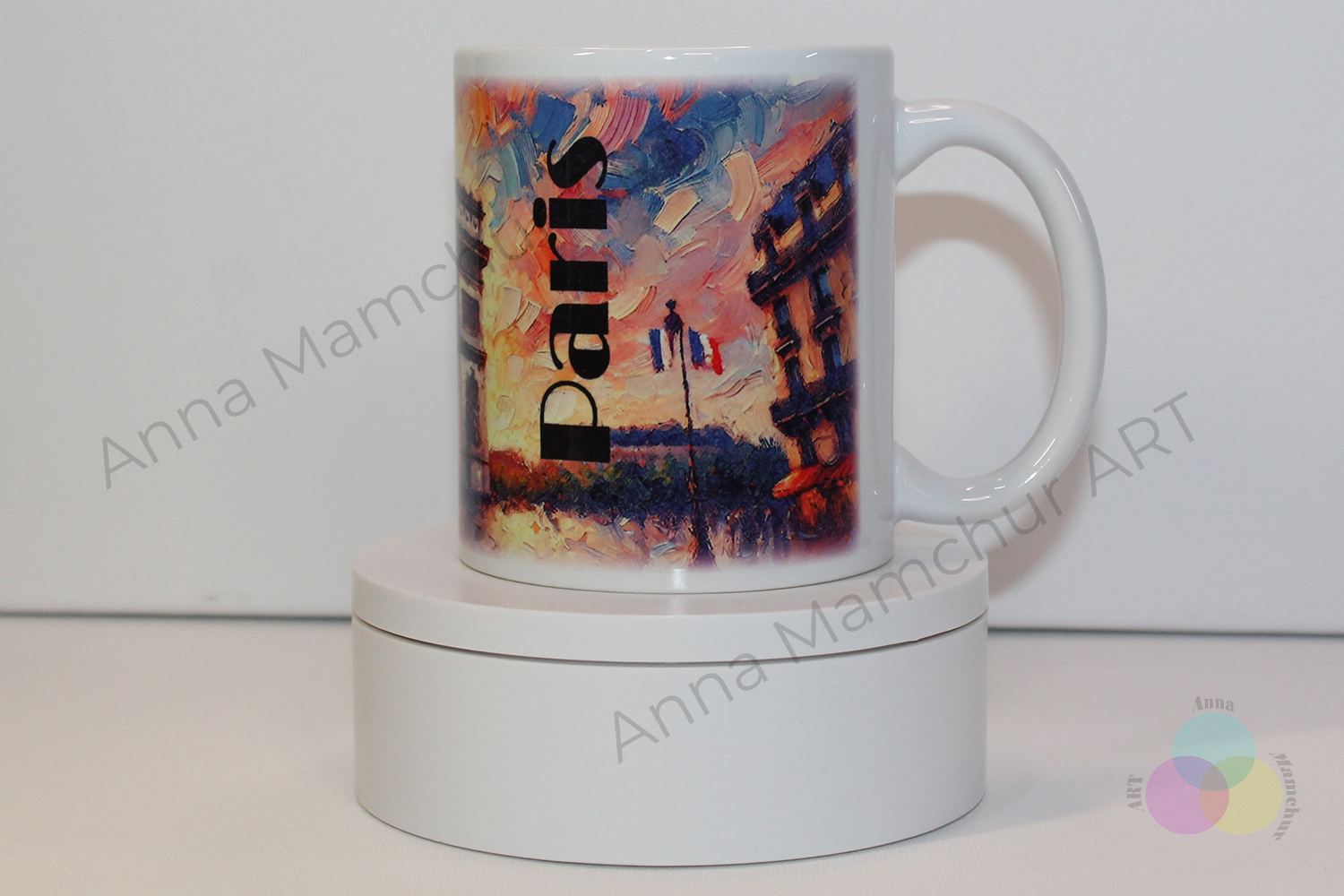 Tasse mit dem Arc de Triomphe — Vorderansicht — 004PAI01M. Originaldesign von Anna Mamchur