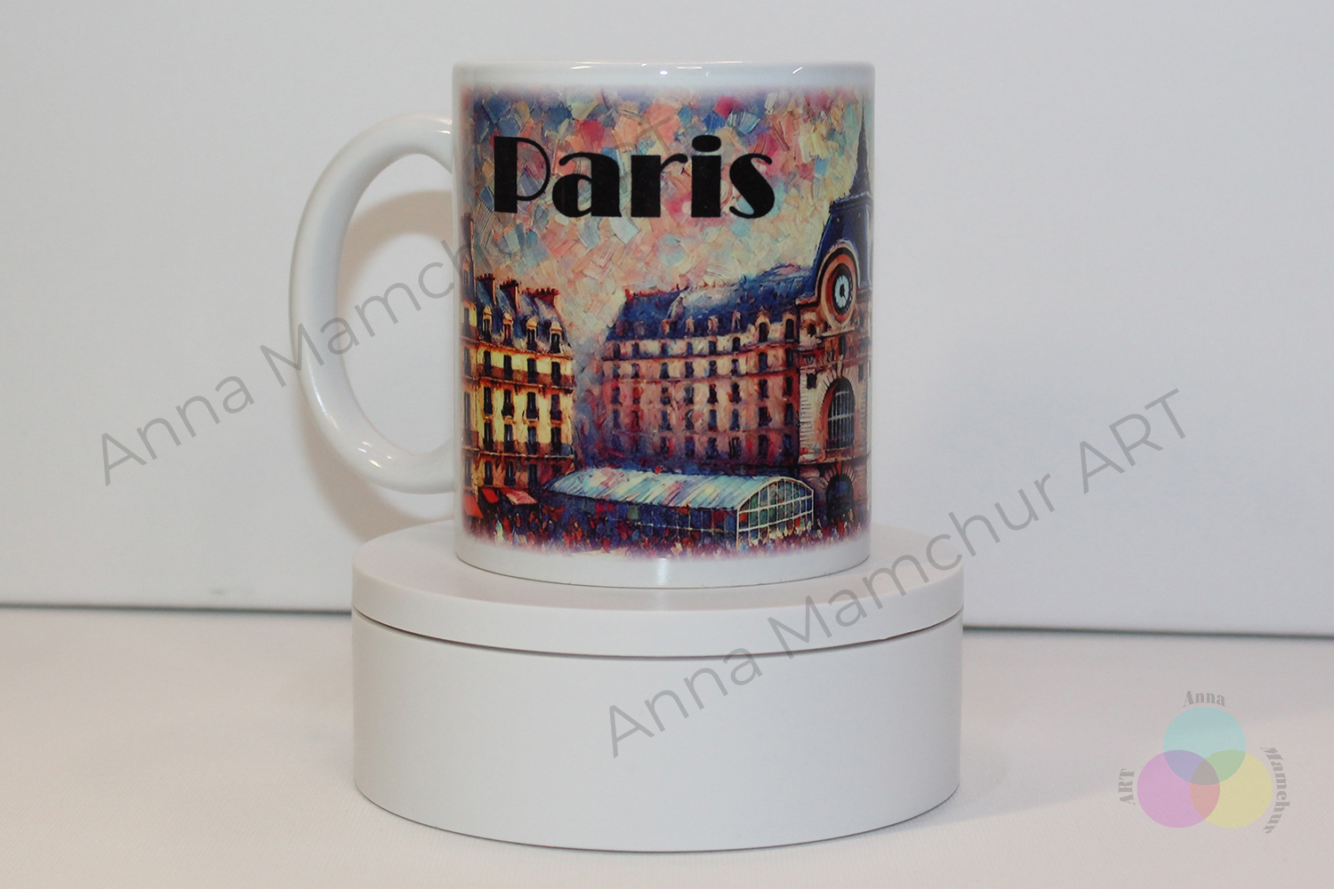Tasse mit dem Musée d’Orsay — Ansicht von links — 005PAI01M. Originaldesign von Anna Mamchur
